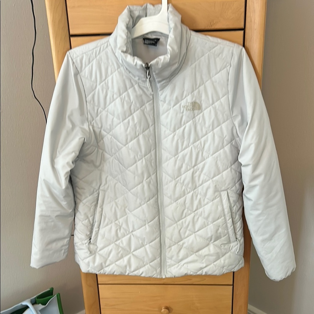 The North Face Quilted Jacket in Light Cream, Size Large